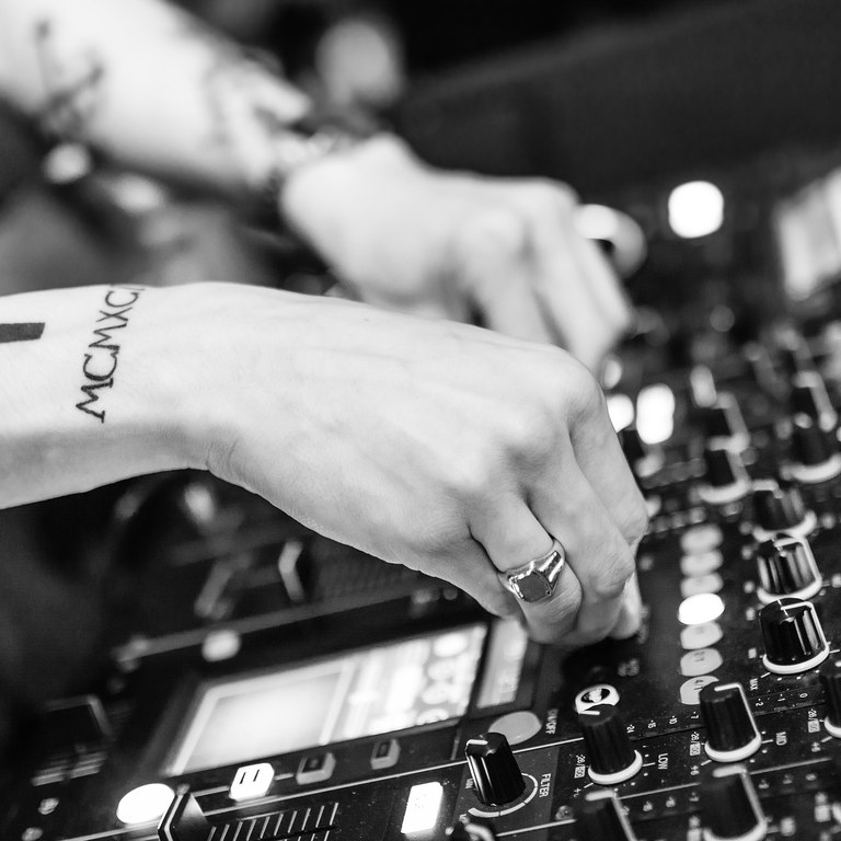 Dj_foto_200.jpg