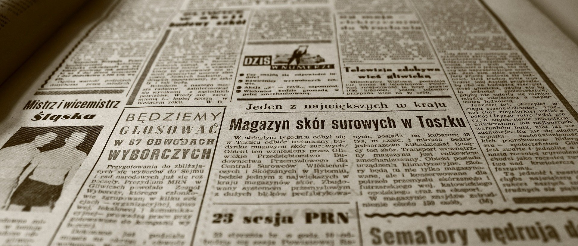 old-newspaper-350376_1920 Cropped.jpg