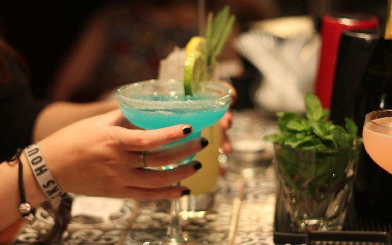 Ho 17 anni e confesso di essermi ubriacata con molti “shottini” di tequila.... Ho 17 anni e confesso di essermi ubriacata con molti “shottini” di tequila....