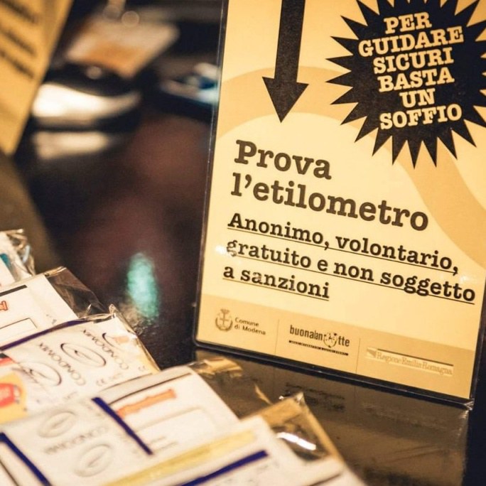 Serata Rockappello al Tube di Modena. Molto "frequentato" il banchetto del Progetto Buonalanotte Serata Rockappello al Tube di Modena. Molto "frequentato" il banchetto del Progetto Buonalanotte